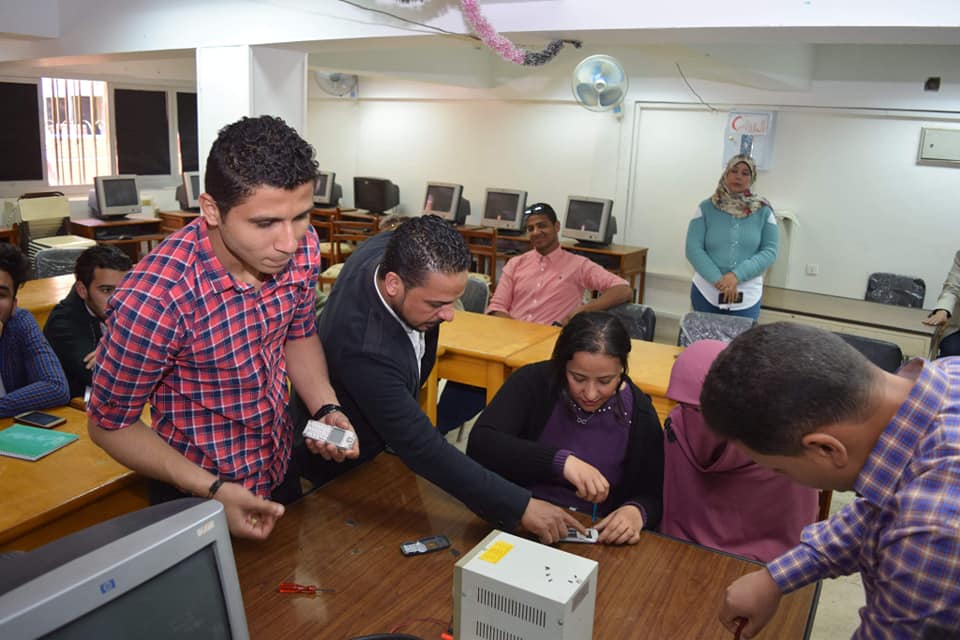دورتين عن صيانة الحاسب والمحمول تنفذها جامعة سوهاج ضمن مبادرة صنايعة مصر