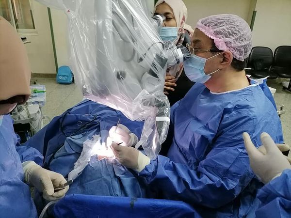 المستشفى الجامعي بسوهاج تجري عملية زراعة قوقعة لطفلة من اسوان