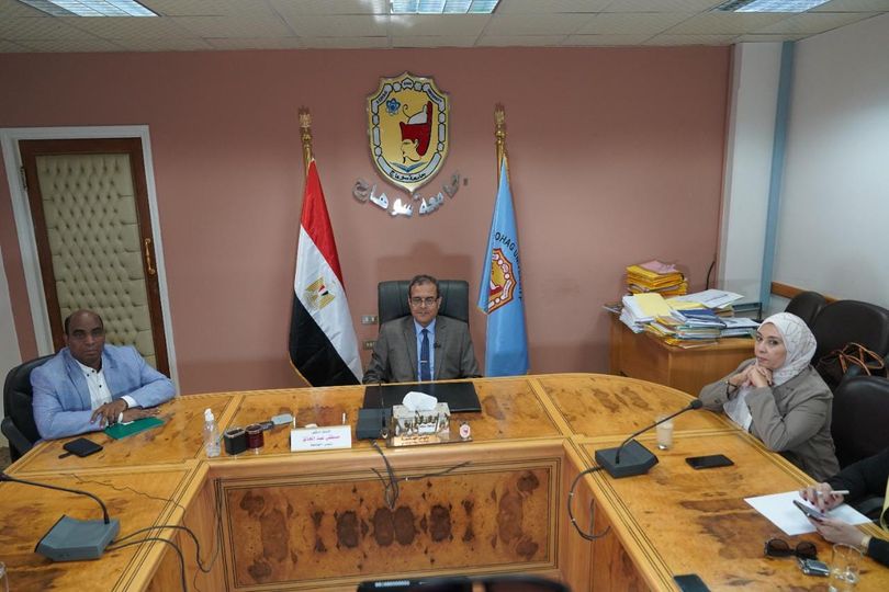 لتقديم الخدمات العلاجية المجانية رئيس جامعة سوهاج يناقش آليات التعاون مع مؤسسة مصر الخير
