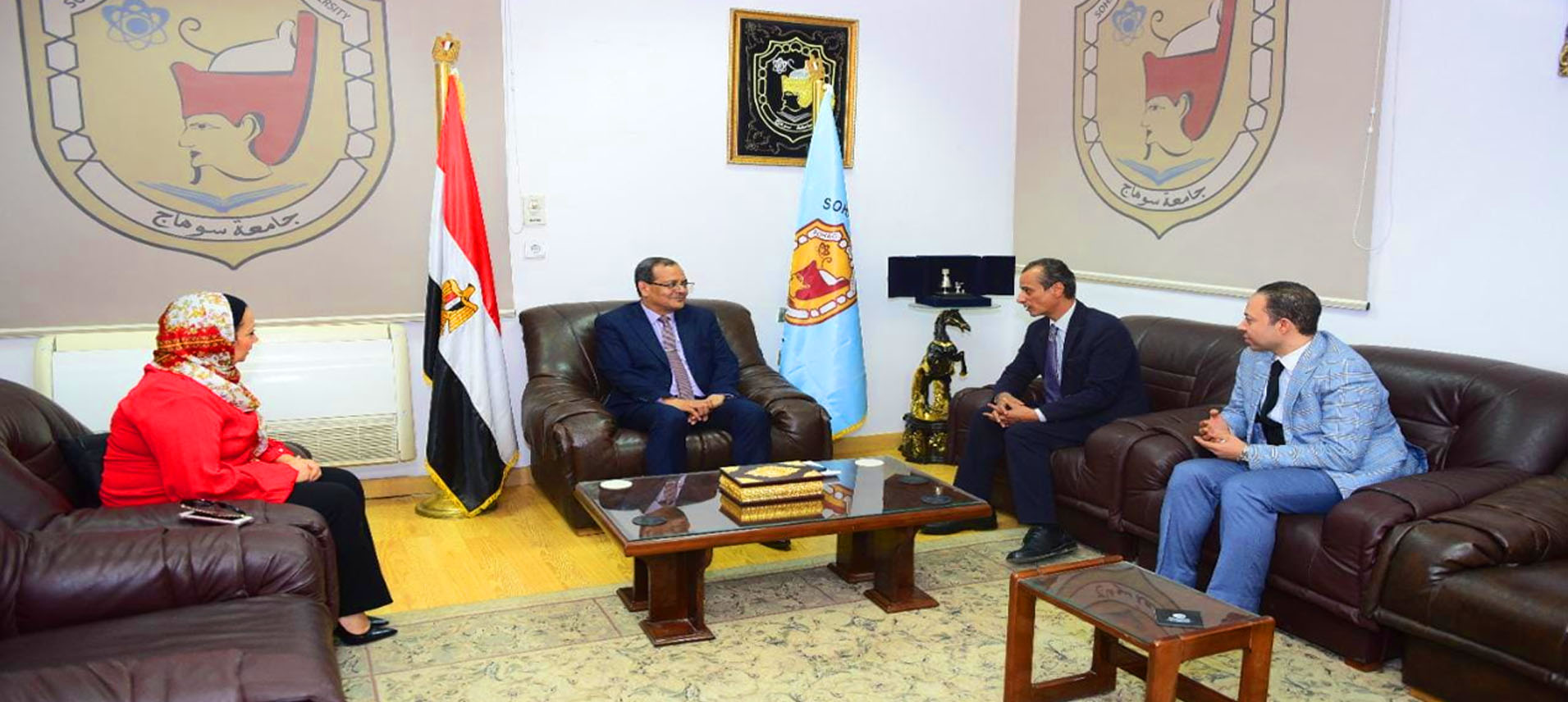 رئيس جامعة سوهاج يستقبل وفد المجلس القومي لحقوق الإنسان لتنفيذ خطة التوعية لمنسوبيها