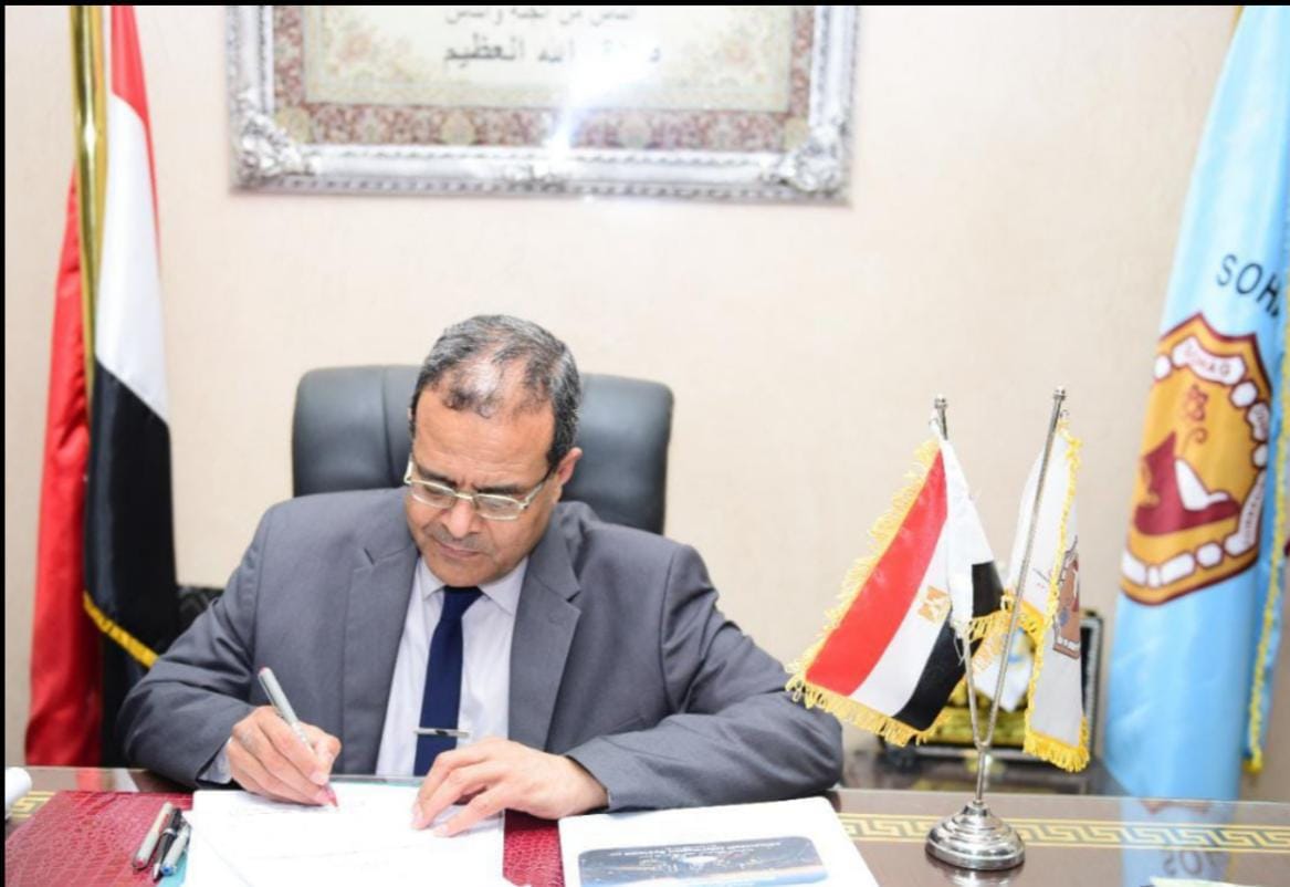 رئيس جامعة سوهاج يصدر قراراً بنقل ٧ من أفراد الامن الجامعي الموقوفين عن العمل للمقر الجديد واستبعاد أحد المشرفين