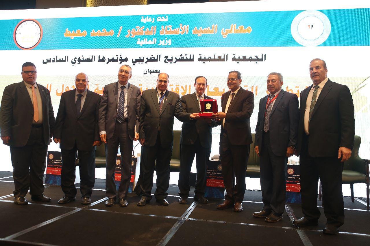 رئيس جامعة سوهاج يشهد فعاليات المؤتمر السنوي السادس للجمعية العلمية للتشريع الضريبي ويترأس الجلسة الختامية له