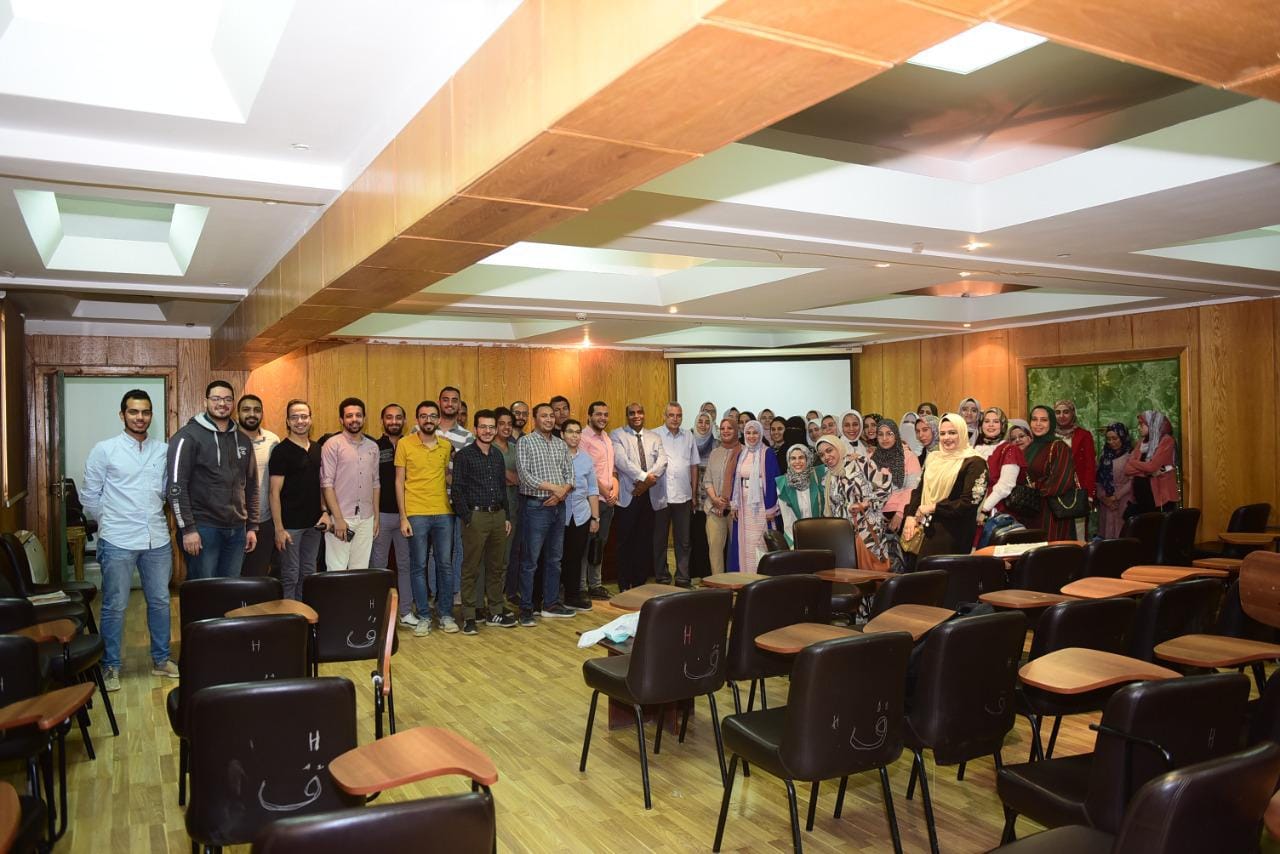 للمرة الثانية علي التوالي مستشفي سوهاج الجامعي تواصل اجتماعها بالأطباء المقيمين