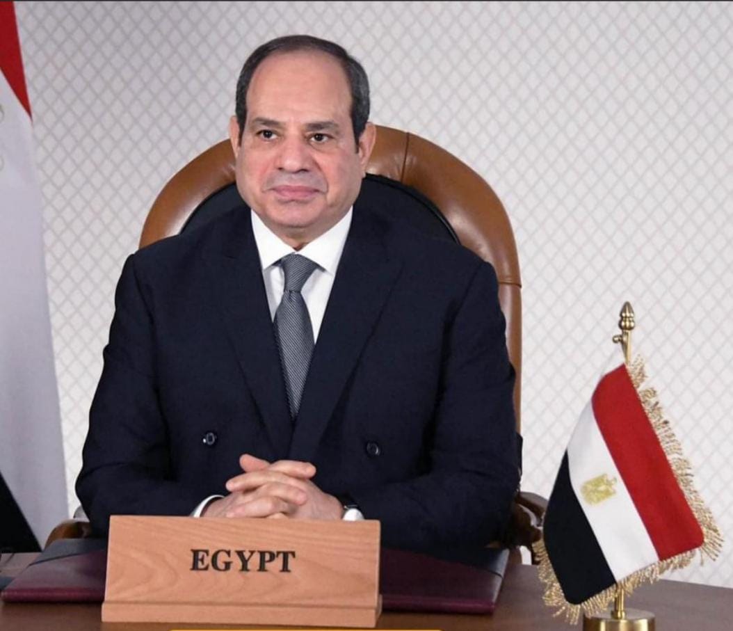 رئيس جامعة سوهاج يهنئ الرئيس السيسي ببدء فعاليات اليوم الأول لمؤتمر المناخ ويثمن دور مصر الريادي في دفع عجلة التنمية المستدامة