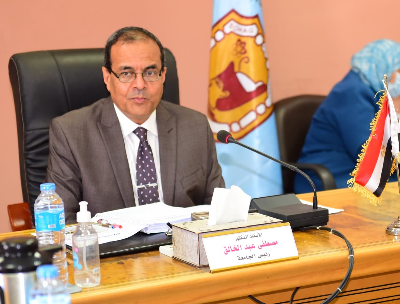 جامعة سوهاج تكرم علمائها المتميزين يوم ٢١ ديسمبر القادم بإحتفالية يوم العلم