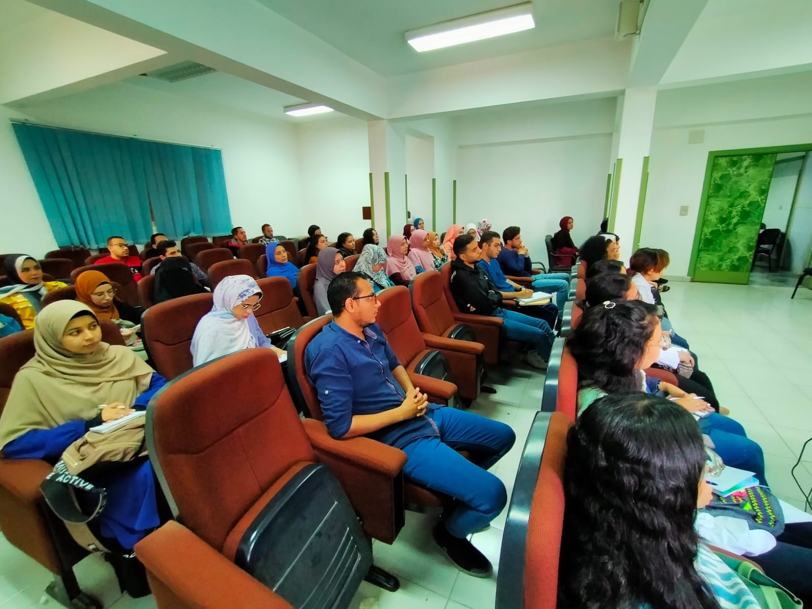 طب سوهاج تنظم دوره تدريبية عن أساسيات قراءة رسم القلب لمرضي الطوارئ￼