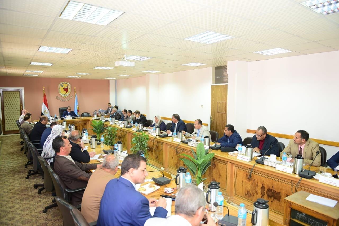 مجلس جامعة سوهاج يوافق علي منح جوائز الجامعة التقديرية والتشجيعية والتميز لعدد ١٣ من منسوبيها في مجال البحث العلمي و ضمان الجودة.