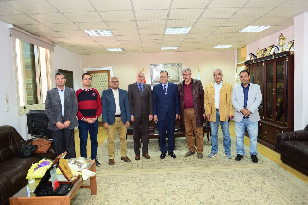 رئيس جامعة سوهاج يستقبل لجنة من المجلس الأعلى للآثار لتوثيق مقتنيات المتحف