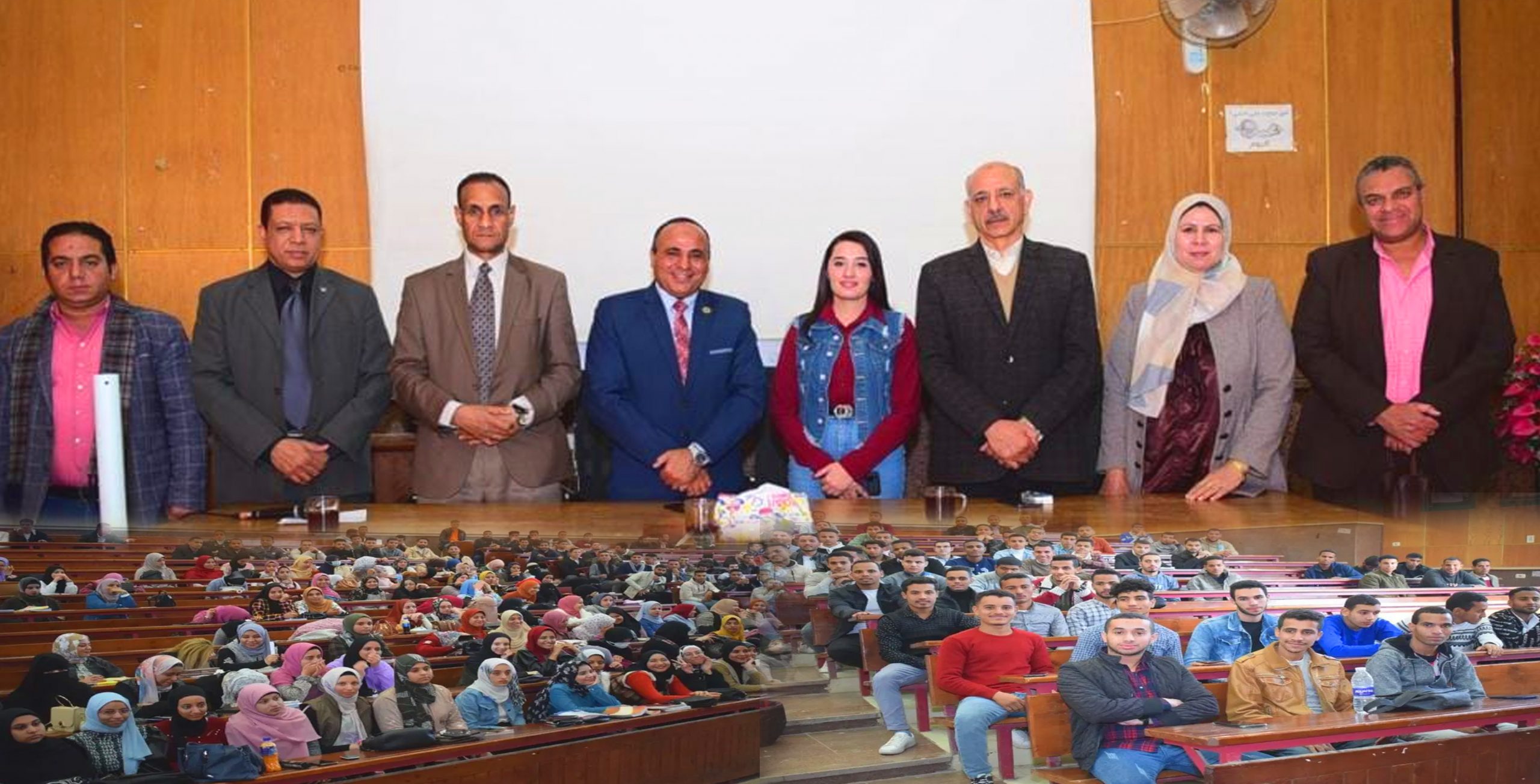 قطاع خدمة المجتمع وتنمية البيئة بجامعة سوهاج يواصل ندواته التوعوية في مجال محو الأمية بكليتي الحقوق والآداب