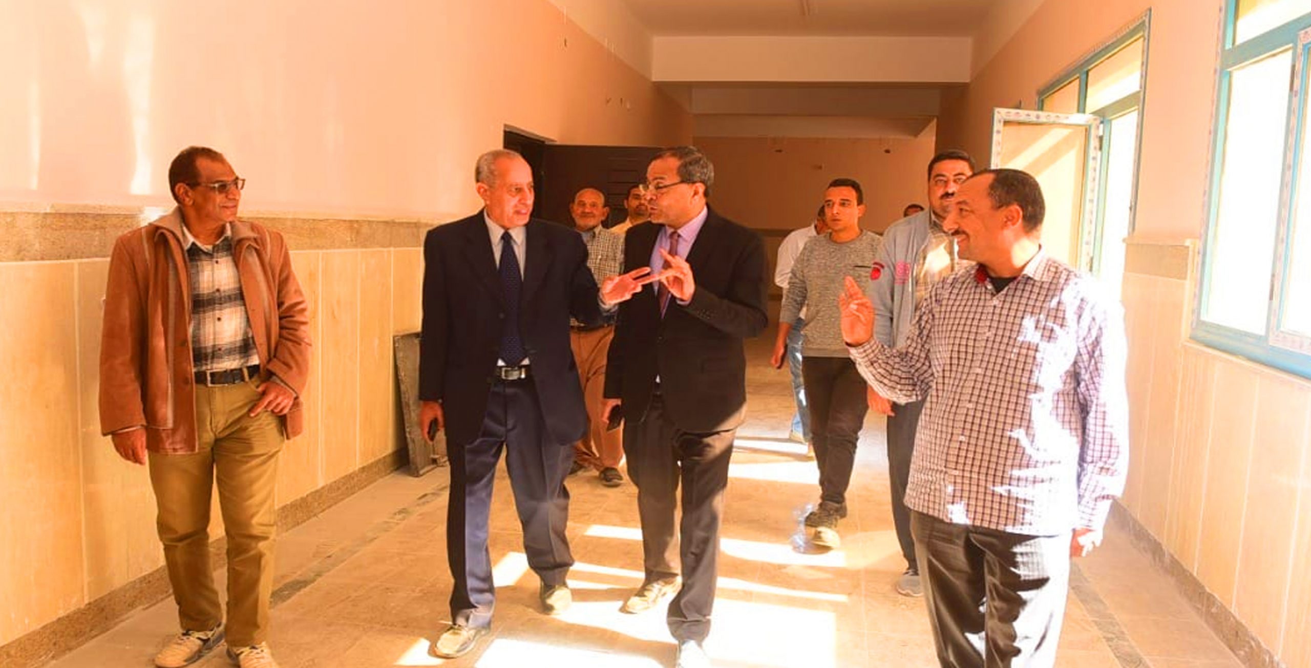 رئيس جامعة سوهاج يتفقد عدداً من المنشآت الجديدة ويؤكد علي الانتهاء من مبني كلية الصيدلة