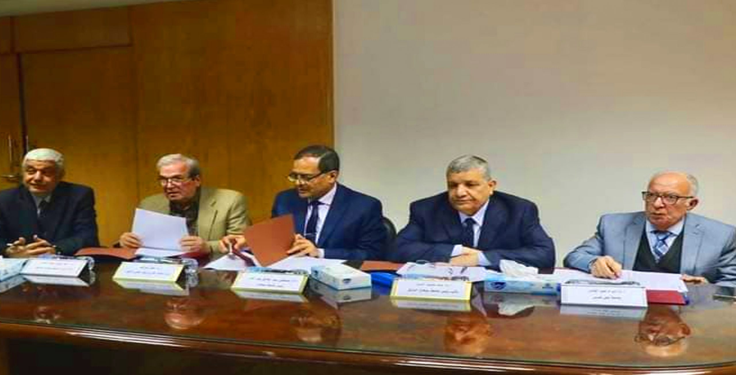 لجنة إختيار المتقدمين لمنصب عميد كليتي الهندسة والحاسبات والذكاء الاصطناعي بسوهاج تجري المقابلات الشخصية مع المرشحين