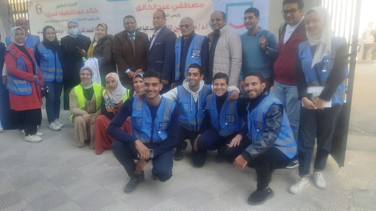 جامعة سوهاج تواصل إطلاق قوافلها الطبية بقريتي المدمر و ام دومة وتعالج ١٨٦٠ مواطن بالمجان