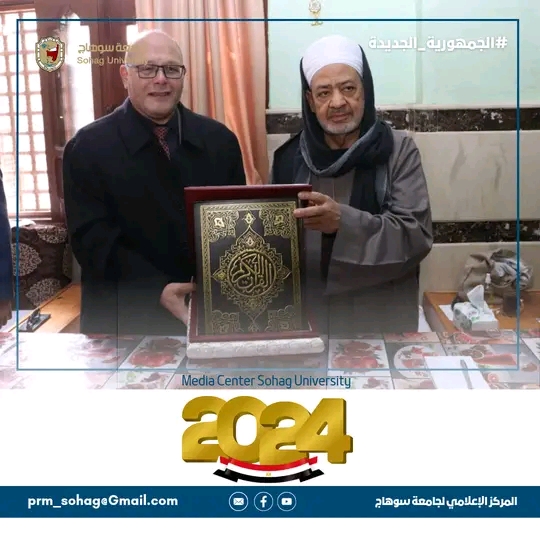 بساحة “الطيب” بمدينة الأقصر..رئيس جامعة سوهاج يؤدي صلاة الجمعة مع شيخ الازهر، ويثمن دوره في ترسيخ التسامح وتعزيز الخطاب الديني المعتدل