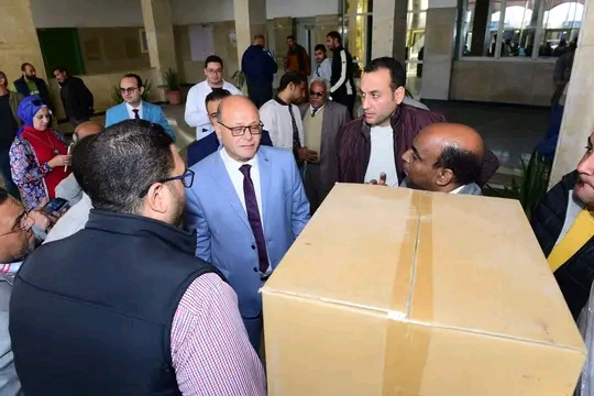 استعداداً لتشغيلها ..جامعة سوهاج تتسلم أجهزة طبية بقيمة ٧٨ مليون جنبه لمستشفى الجراحات الخاصة والنعماني يشيد بهيئة الشراء الموحد لسرعة التوريد*