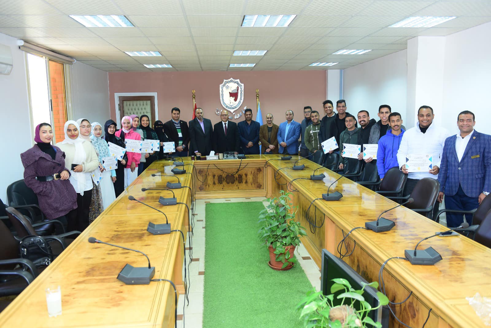 Sohag University President honors 20 students from the Decent Life Foundation Volunteers from Students for Egypt Team