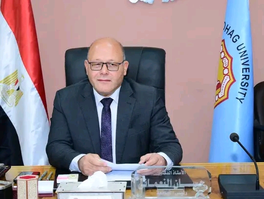 رئيس جامعة سوهاج يثمن قرارت الرئيس السيسي بزيادة الحد الادني للأجور وسرعة استجابته لتخفيف الأعباء المعيشية عن المواطنين