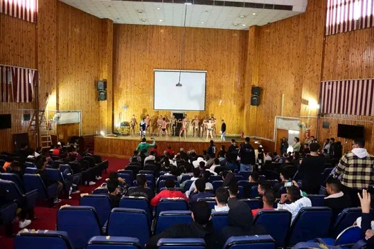 رئيس جامعة سوهاج يهنئ الطلاب الفائزين فى بطولة كمال الأجسام على مستوى الكليات