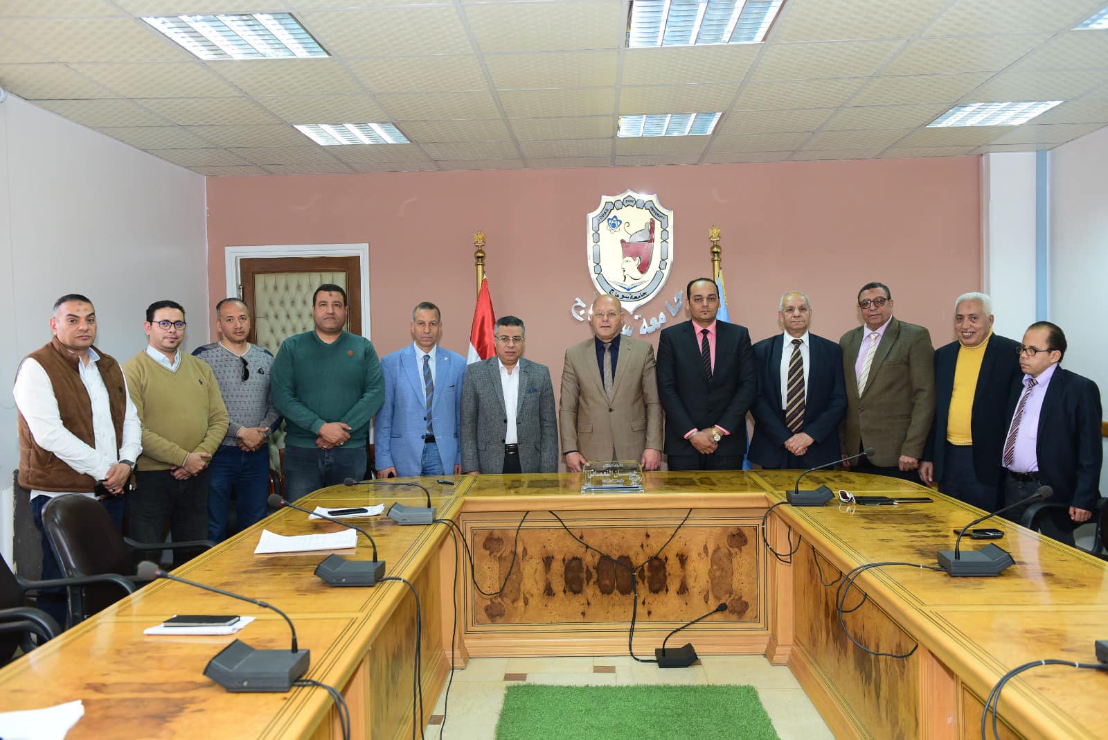Sohag University President signs a Partnership Contract with a Cleaning