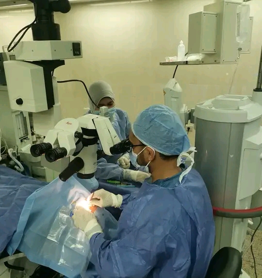 مستشفي سوهاج الجامعي تنجح في إنقاذ شاب من “العمى” نتيجة إصابته بمرض مناعي نادر