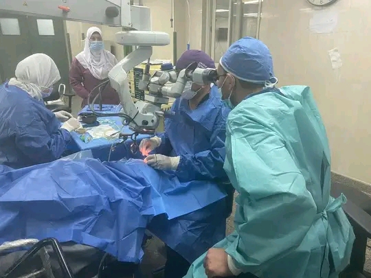 مستشفي سوهاج الجامعي تنقذ عامل من “عمي” محقق بعد اصابته بشظية فالشبكية