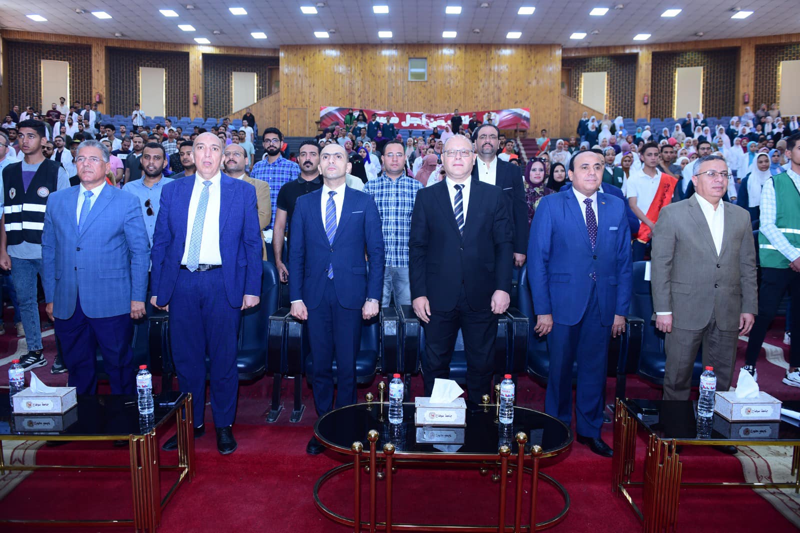 Sohag University President inaugurates the Theater of Confrontation and Roaming, affiliated with the Decent Life Project
