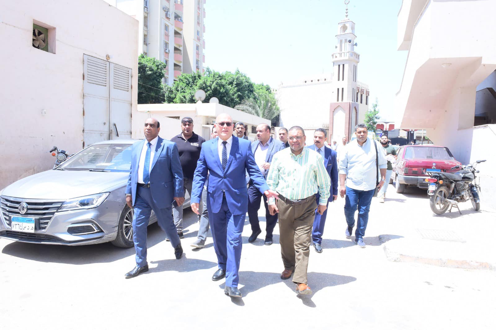 Sohag University President during his Visit to the University Hospital listens to the Demands and Suggestions of the Patients