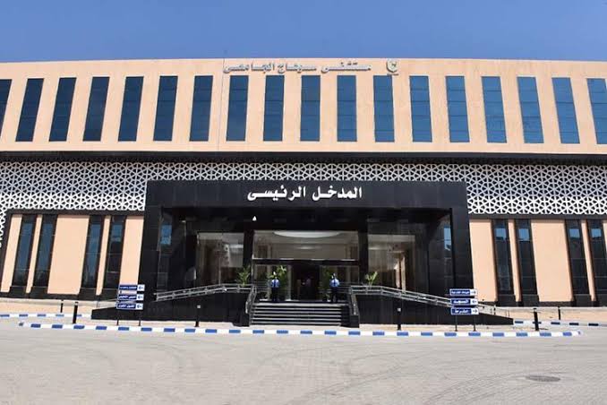 مستشفى سوهاج الجامعى الجديد يستقبل١٢ مصاب اثر حادث مروري مروع بالطريق الصحراوي الغربي