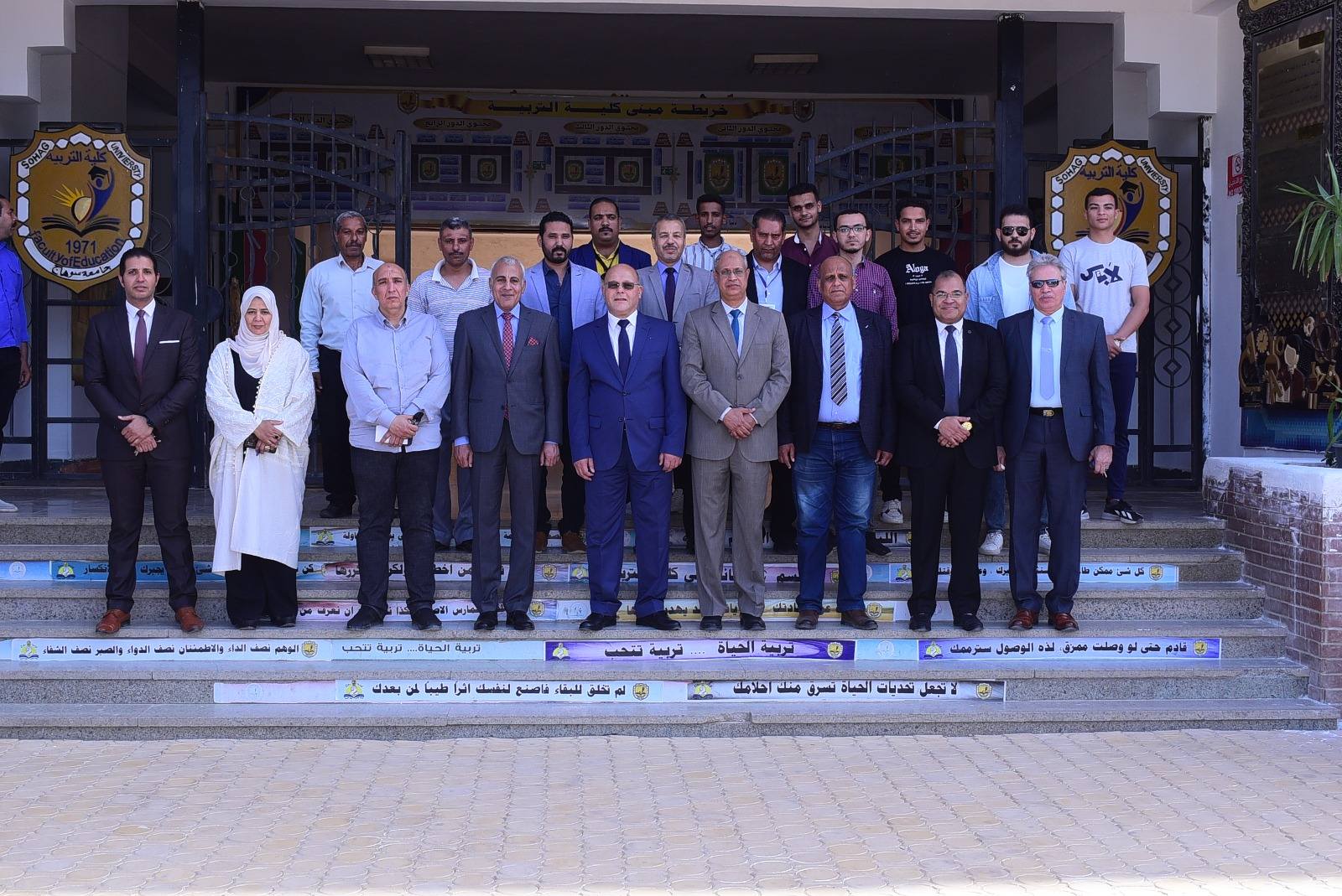 رئيس جامعة سوهاج ينجح في جراحة دقيقة لإعادة توصيل أعصاب مقطوعة