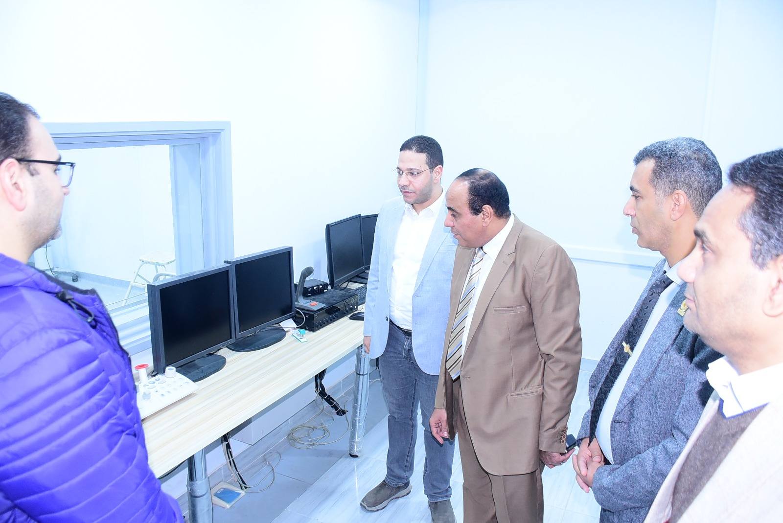 جامعة سوهاج تتصدر قائمة الجامعات المصرية في قاعدة بيانات الأجهزة البحثية، ومدير بنك الأجهزة بالأعلى للجامعات يشيد بالتميز