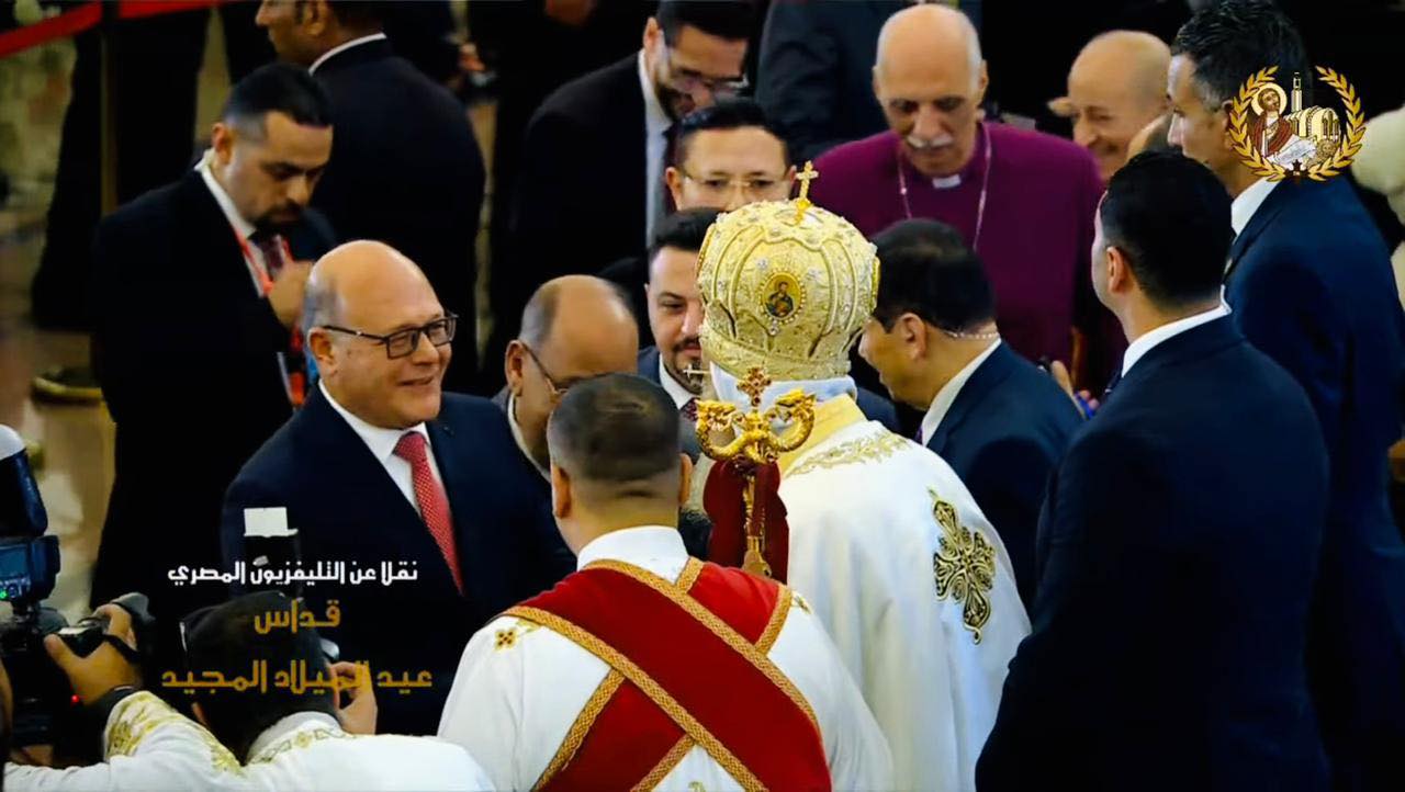 بحضور فخامة الرئيس السيسي ..رئيس جامعة سوهاج يشارك البابا تواضروس و الاخوه الأقباط الاحتفال بعيد الميلاد المجيد