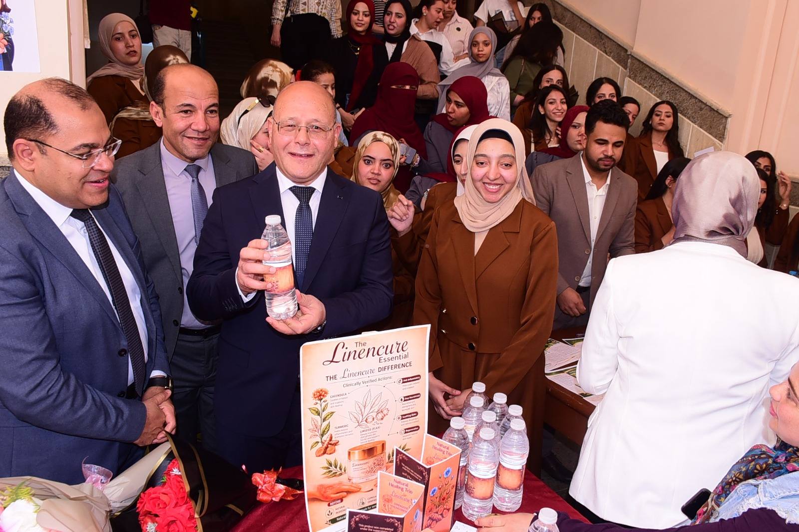 منتجات طبيعية من صنع الطلاب.. ١٧ منتج علاجي بصيدلة سوهاج لآلم القولون والمفاصل وارتفاع ضغط الدم واكزيما الجلد